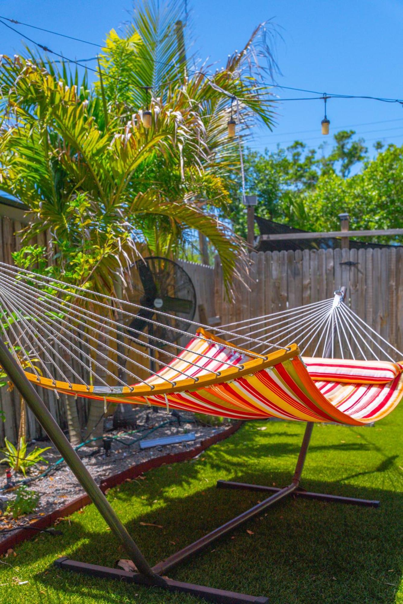 World Solo Travel'S Welcomed At St Pete Home Saint Petersburg Eksteriør billede